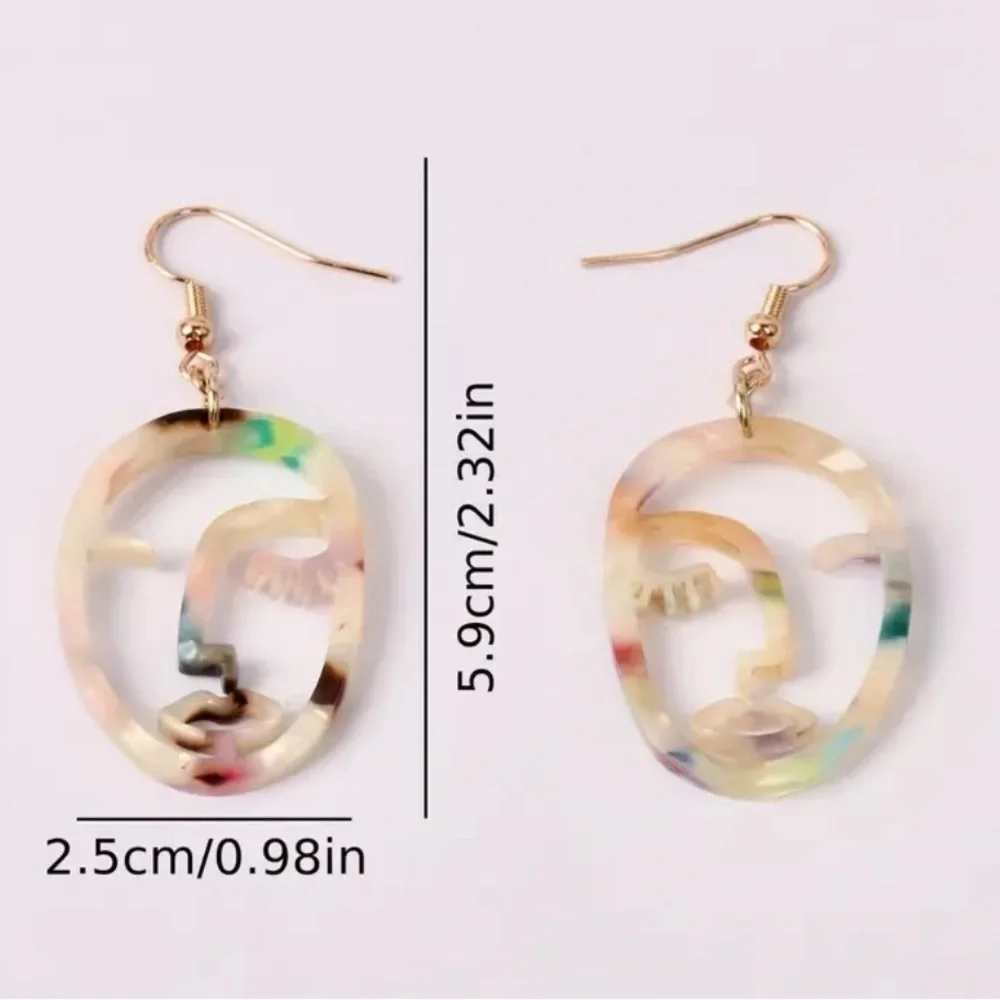 Elegant Face Shaped Art Deco Earrings: Timeless Style - Picture 8 of 8